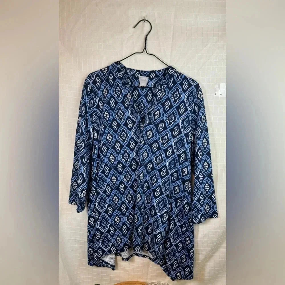 Chicos Women’s Size 1 Medium Blue Multi Geometric  3/4 Short Sleeve Shirt Top